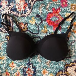 [lively] The All-Day Deep V No-Wire in Jet Black